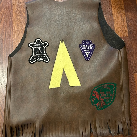 Vintage Brown Leather Fringe Vest With 1970s YMCA ‘Indian Guides’ Patches - Picture 4 of 6